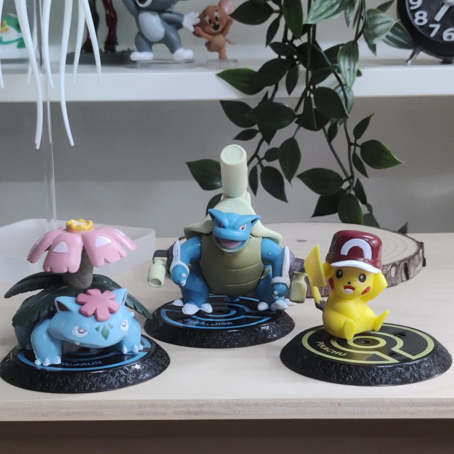 Collectibles Figures (Set Of 3)