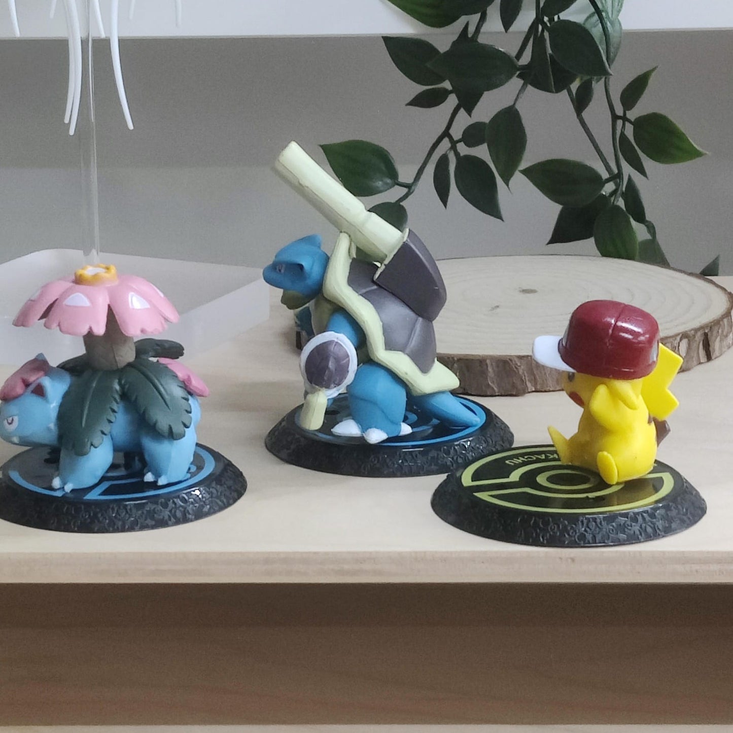 Collectibles Figures (Set Of 3)