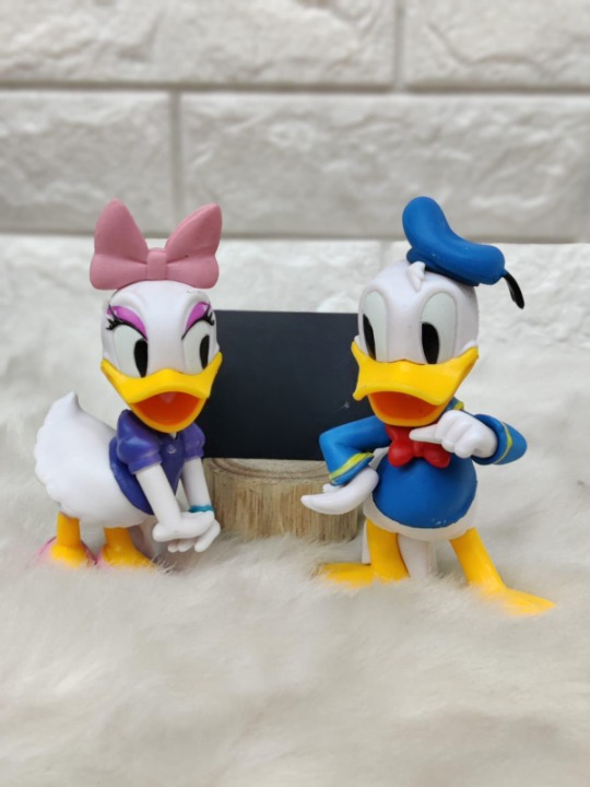 Donald and Daisy Duck Figures (Set of 2)